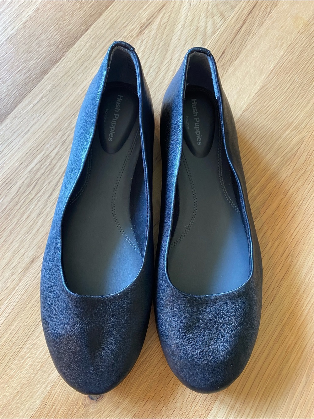 HUSH PUPPIES black leather flats. Classic ballet flats. Will go with everything!